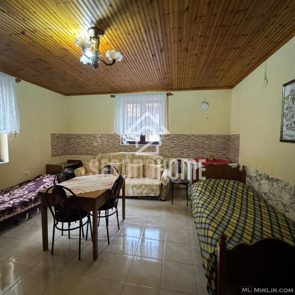 SHITET SHTEPI PRIVATE AFER KOLEGJIT MAARIF,SHKODER - thumbnail 2