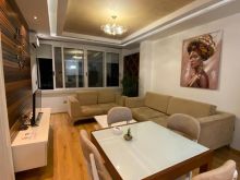 Shitet apartament 2+1 prane Muzeumit, Durrës