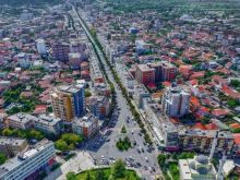 Jepet me qera dyqan Bulevardi Zogu 1, Parruce , Shkoder.