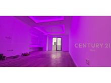 SHITET APARTAMENT 2+1 PRANE STACIONIT TE TRENIT,DURRES!!