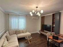 JEPET ME QERA APARTAMENT 1+1, PRANE HOTEL ROYAL, PLAZH, DURR