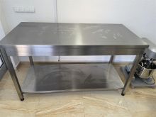 Shes Pajisjet, Lavamanin dhe Tavolinat per Furre apo Pastiqe