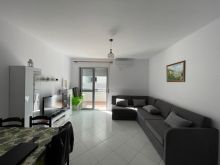 Jepet apartament me qera 1+1!