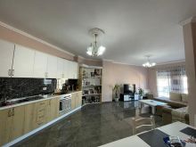 Shitet Apartament 2+1+2 + Depo në Qendër të Durrësit