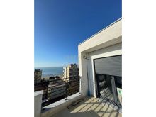 Jepet me qira papafingo me pamje panoramike nga deti – Rrota