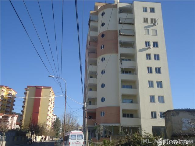 Shitet Ap.2+1 me sip.105 m2 prane parkut Rinia n..