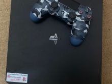 Playstation 4 Slim.