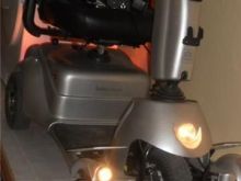 Motore me bateri 