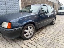 Shes Opel Kadett 1.8 benzin, një pronar nga doganimi