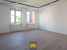 Banesë - Zyre 192m² me QIRA në Qendër.