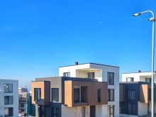 Shtëpi 240m² + 50m² në SHITJE në Matiçan.