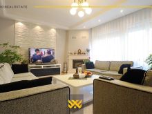 Shtëpi 450m² në #SHITJE në Veternik.
