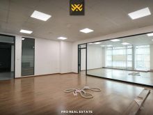 Zyre 450m² me QIRA në Pejton.