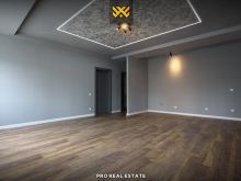 Banesë 92.4m² + 70m² për #SHITJE në Tophane.