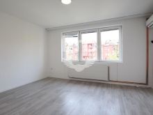 Zyre 85m2 me qira në Qendër.