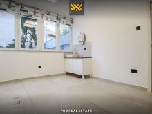 Banesë - Zyre 40m² me QIRA në Qendër.