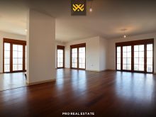 Banesë-Zyrë 214.70m² me #QIRA në Hajvali.