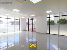 Lokal 90m² me QIRA në Bregun e Diellit.