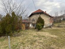 Shitet shtepia ne kosaq me 15 ari tok 5km larg qytetit