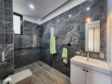 Apartament 2+1 me Oborr dhe Pamje të Plotë nga Deti