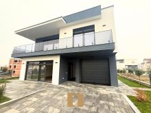 SHTËPI NË SHITJE – MBRAPA GRAND STORE | 257 M²