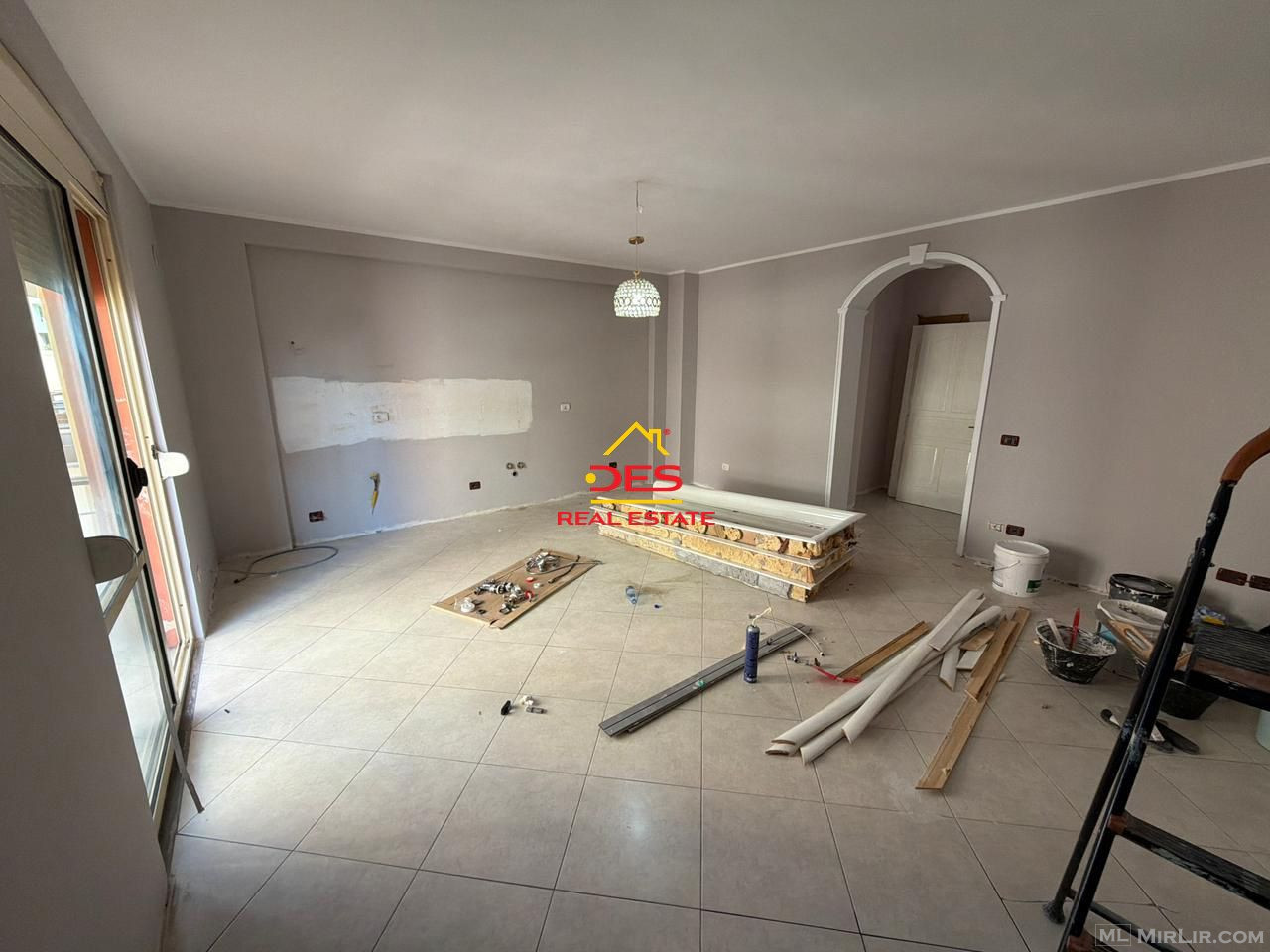 🌇🏡 SHITET APARTAMENT 2+1+2 TEK “RRUGA E ÇIPAJVE”, VLORË.