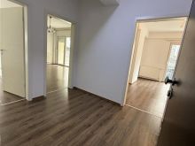Zyrë me qira – Rruga B (84 m², Kati i parë)