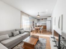 Shitet apartament 1+1