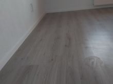 MJESHTER PER MONTIM DYER LAMINAT PANEL AKUSTIK IMITIM MERMER ANTRACID  SERVISIM ROLETA DRITARE MONTIM ME RRYM UJE LYERJE ME BOJE BANESA LOKALE VENDODHJA FUSHE KOSOVE +383 49 316 339