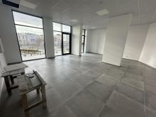 Lokal me qera ne rrugen B te Royali 71m2
