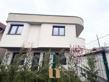 SHTËPI ME QIRA NË SOFALI – 160M²