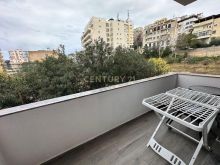 Përshkrim Apartamenti ndodhet në katin e 5-të të një pallati