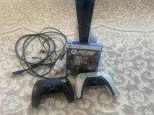 Shitet Sony PS5 slim+ fifa 26 (CD) dhe 2 controllera bashk.