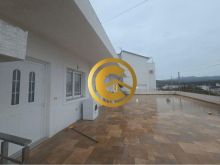 Shitet Tokë 304 m² në Ksamil Qendër – Me Ndërtesë + Garazh