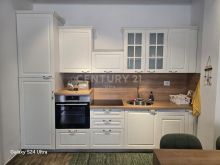 Shitet Apartament 1+1 me Oborr në Gjirin e Lalzit , Durres !