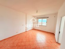 Shitet apartament 1+1 perballe Katedrales