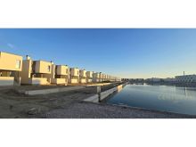 VILE 3-KATESHE ME PISHINE TE TURQUOISE MARINA, GJIRI I LALEZ