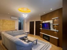 Jepet me qera apartamenti 3+2 banjo