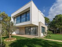 0677157705 Vilë e Bashkëngjitur në Shitje – San Pietro, Gjir