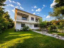 0698329326 Shitet Vilë 2-Katëshe me Hyrje të Veçantë, Oborr,