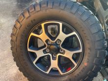 Shiten disqe dhe goma per Jeep Wrangler