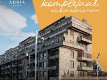 Shiten dy banesa mbrapa Galerisë në Prizren