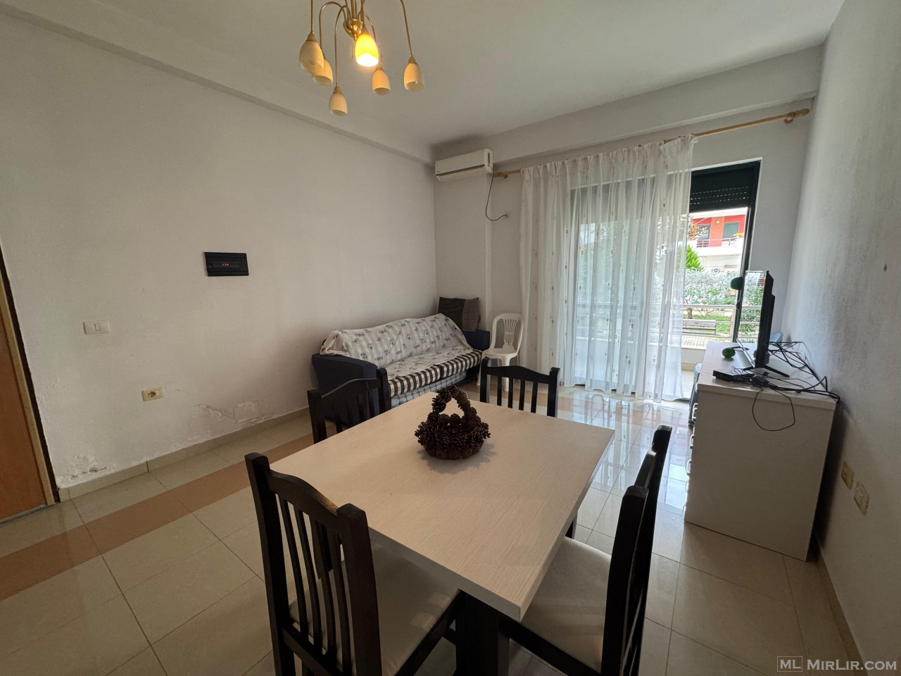 Shitet apartament 1+1