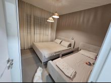 APARTAMENT NE SHITJE 1+1 GJIRI LALEZIT 100M LARG DETI