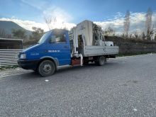 Transport mallrash me kamjon dhe kamjonçine me vinç