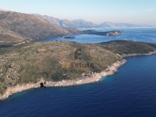 SHITET TOKË 1900m² vije e pare në Porto Palermo