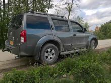 shes Nissan pathfinder es 