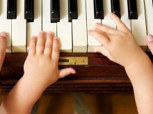 Kurse per kitare dhe piano!