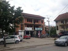 Kucu  i 2 lokala u CENTAR KLINE 18 ari placa +38349499278