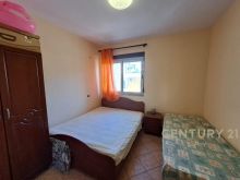 SHITET APARTAMENT NE SHKEMBIN E KAVAJES 50M LARG NGA DETI !!